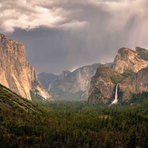 Photo of Tunnel View in Yosemite with a storm approaching